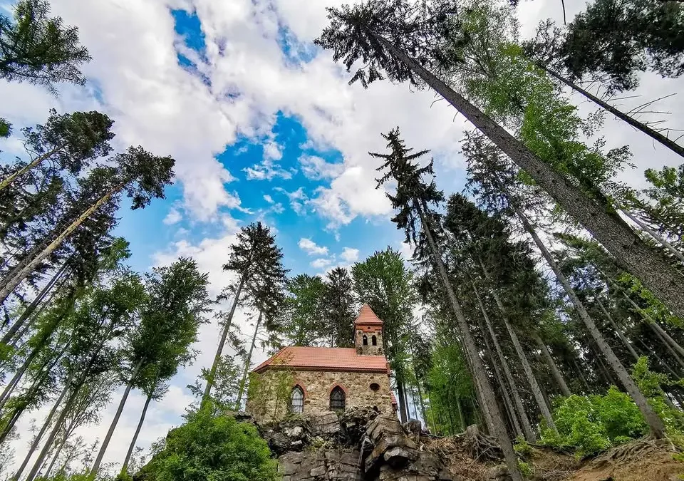 Zaćmienie słońca nad Śnieżką widziane z Biskupiej Kopy