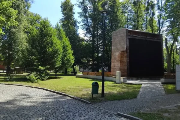 Rusza rewitalizacja parku w Łambinowicach – podpisano umowy na pierwsze prace