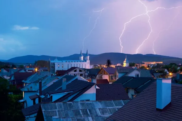 Ostrzeżenie przed burzami w powiecie nyskim – IMGW wydał alert 1. stopnia