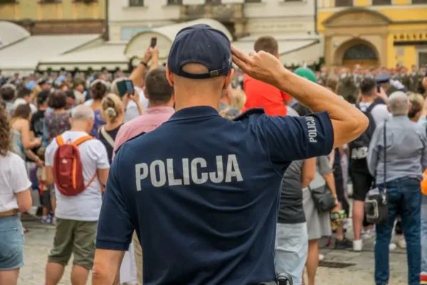 100-lecie dzielnicowych: historia, dane i ciekawostki o polskich policjantach pierwszego kontaktu