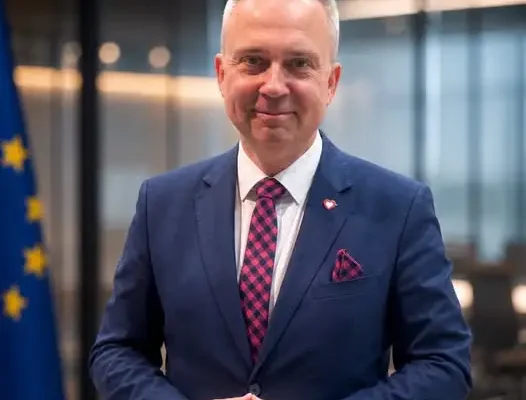 Senator Piotr Woźniak życzy uczniom i nauczycielom udanego roku szkolnego 2026/2027