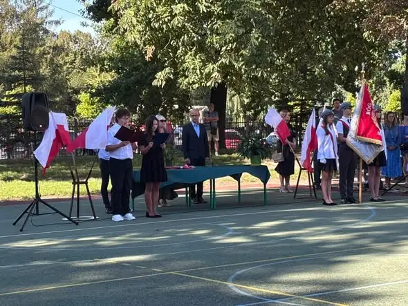 Uroczyste rozpoczęcie roku szkolnego w SP nr 5 w Nysie