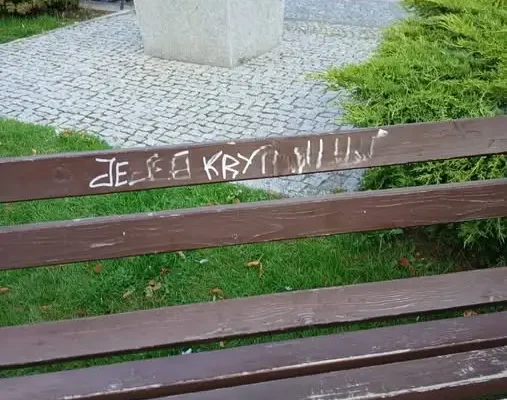 Wandalizm na głuchołaskim Rynku – sprawca już ustalony