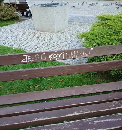 Wandalizm na głuchołaskim Rynku – sprawca już ustalony