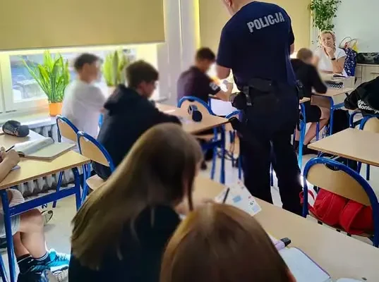 Bezpieczna droga do szkoły: policja z Nysy dba o uczniów