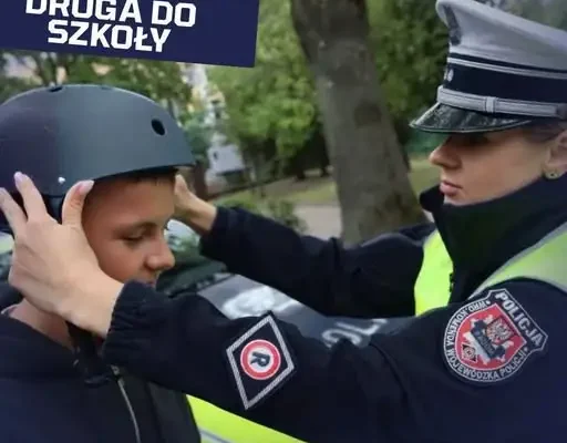 Ponad 3600 kasków od PZU dla policjantów. Nowy obowiązek dla dzieci do 16. roku życia