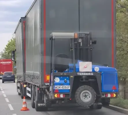 Awaria ciężarówki pod Chróściną Nyską – ruch wahadłowy w kierunku Grodkowa