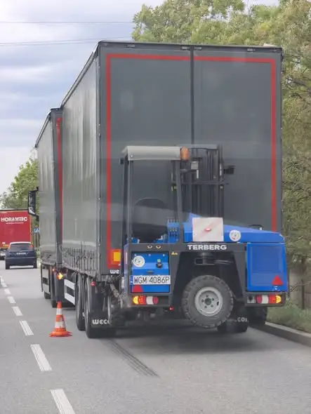 Awaria ciężarówki pod Chróściną Nyską – ruch wahadłowy w kierunku Grodkowa