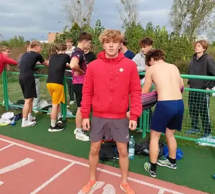 Sztafeta 4×400 m z Głuchołaz szósta w województwie i z rekordem szkoły