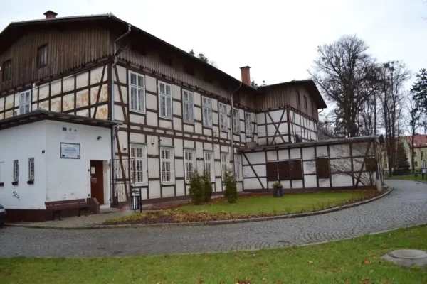 Biblioteka w Łambinowicach wraca na ul. Muzealną 1 – oddział dla dorosłych czynny od 16 października