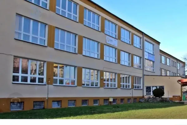 Pierwszaki z Nysy uczyły się literek z darów jesieni