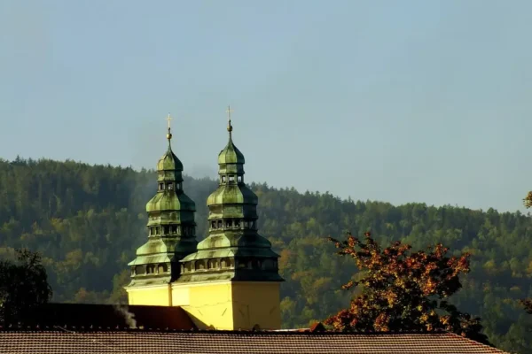 Rajd Niepodległości do Jeseníka — śladami polskich kuracjuszy i pomnika z 1901 roku
