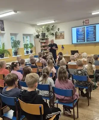 Bezpieczeństwo i pierwsza pomoc w szkole w Platerówce – warsztaty „Od Juniora do Seniora”