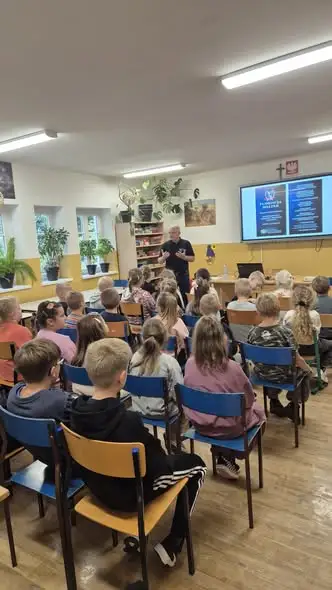 Bezpieczeństwo i pierwsza pomoc w szkole w Platerówce – warsztaty „Od Juniora do Seniora”
