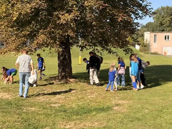 Skauci Króla z różańcem z kasztanów – październikowa zbiórka pełna wartości