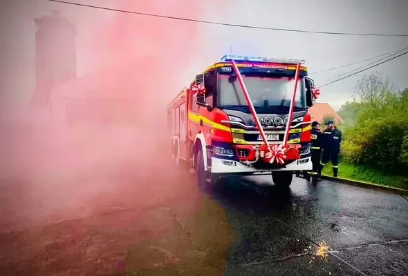 Nowy wóz strażacki w Domaszkowicach – OSP zyskała sprzęt na miarę wyzwań