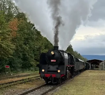 150 lat kolei Głuchołazy–Krnov–Ostrava. Zabytkowy parowóz „Němka” przyjechał do Głuchołaz