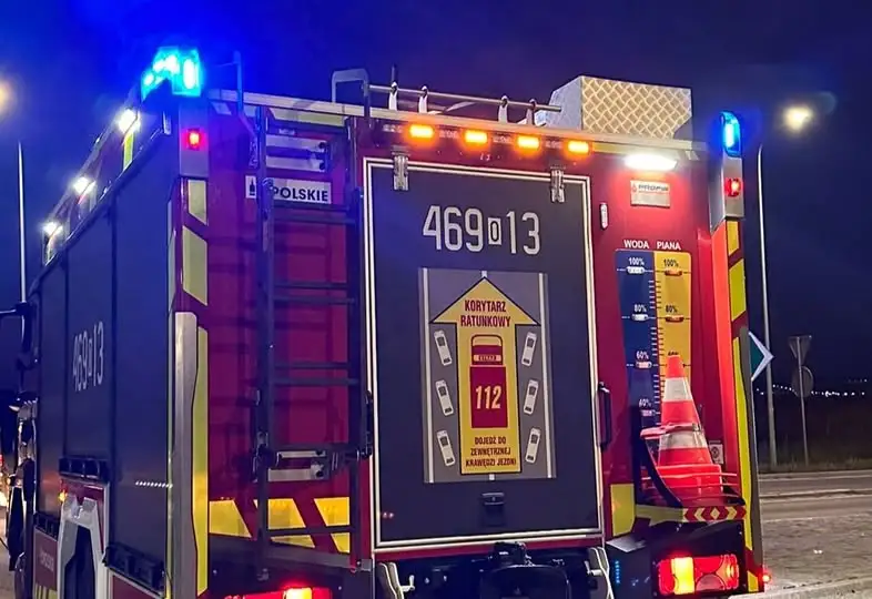 Pożar kontenera na cmentarzu w Pakosławicach. Interweniowała OSP