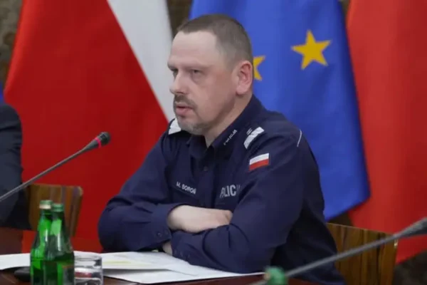 Bezpieczeństwo w szkołach: Policja wskazuje trzy grupy ryzyka i wzmacnia działania