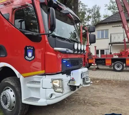 Interwencje strażaków z Korfantowa: gniazdo owadów i pomoc dla pogotowia