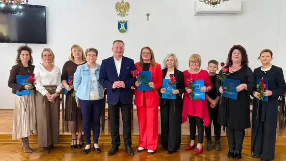 Dzień Edukacji Narodowej w Otmuchowie: Burmistrz nagrodził dziewięciu nauczycieli