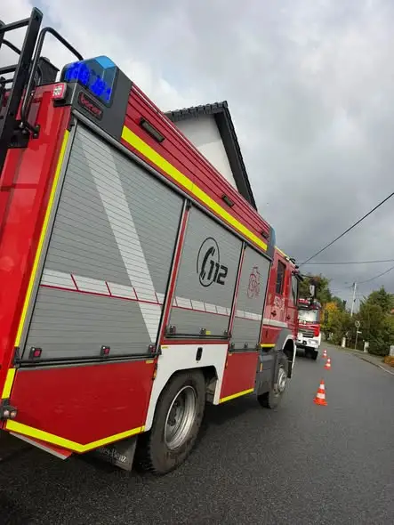 Pożar pieca na pelet w Szadurczycach. Strażacy z Lambinowic zabezpieczali lądowisko LPR