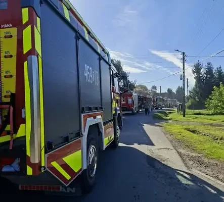 Pożar domu w Makowicach – akcja strażaków z powiatu nyskiego