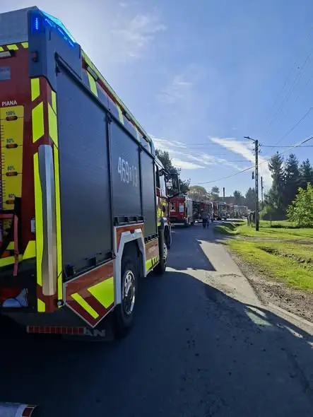 Pożar domu w Makowicach – akcja strażaków z powiatu nyskiego