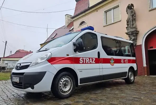 Nowy bus ratowniczy dla OSP Otmuchów — przekazanie w Paczkowie