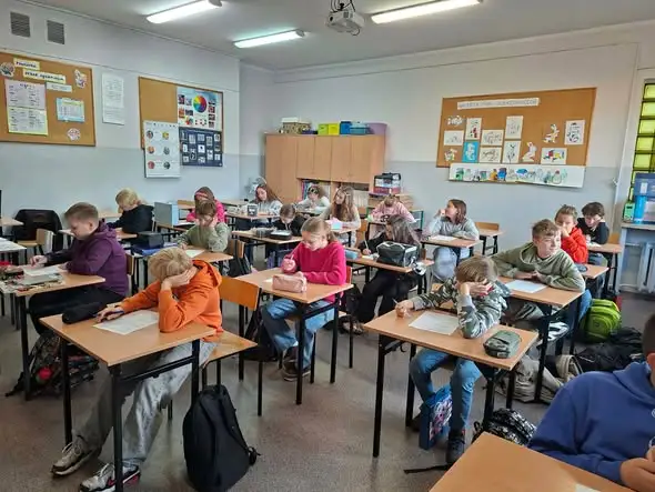 Nysa: piątoklasiści z SP10 łączą matematykę z nauką bezpieczeństwa na drodze