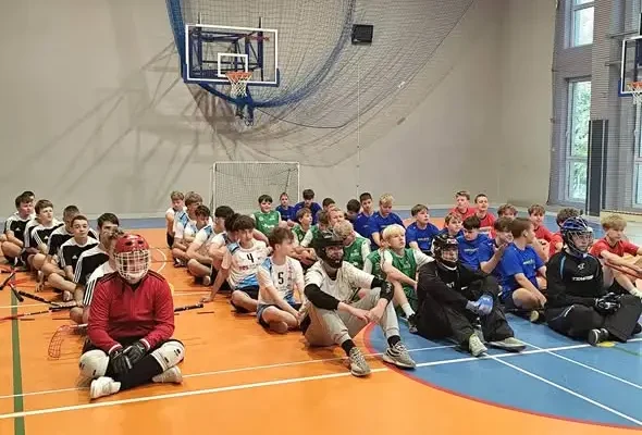 Młodzi unihokeiści z nyskiej szkoły walczyli w gminnych zawodach