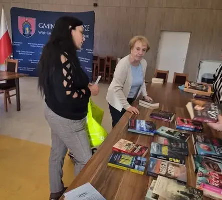 Gminna Biblioteka dostarczyła książki do Klubu Seniora