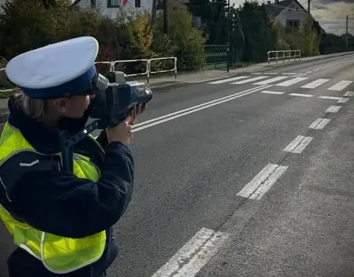 Policja w Nysie prowadzi działania „Prędkość” — apel o rozsądek na drodze