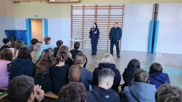 Nysa: uczniowie uczyli się bezpieczeństwa w sieci z funkcjonariuszami CBZC i policji