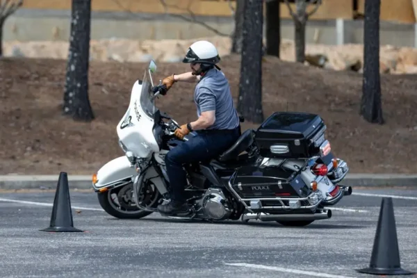 Policjanci z Nysy szkolili technikę jazdy motocyklem