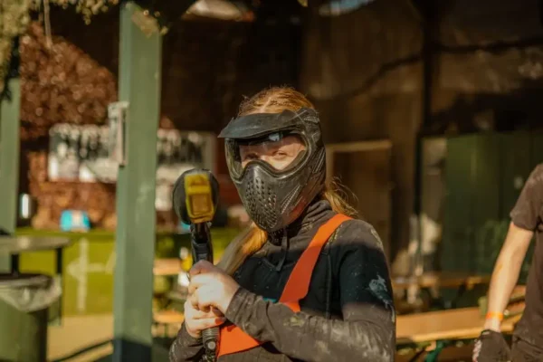 Uczniowie klas 8a i 6a na paintballu – dzień pełen emocji i integracji
